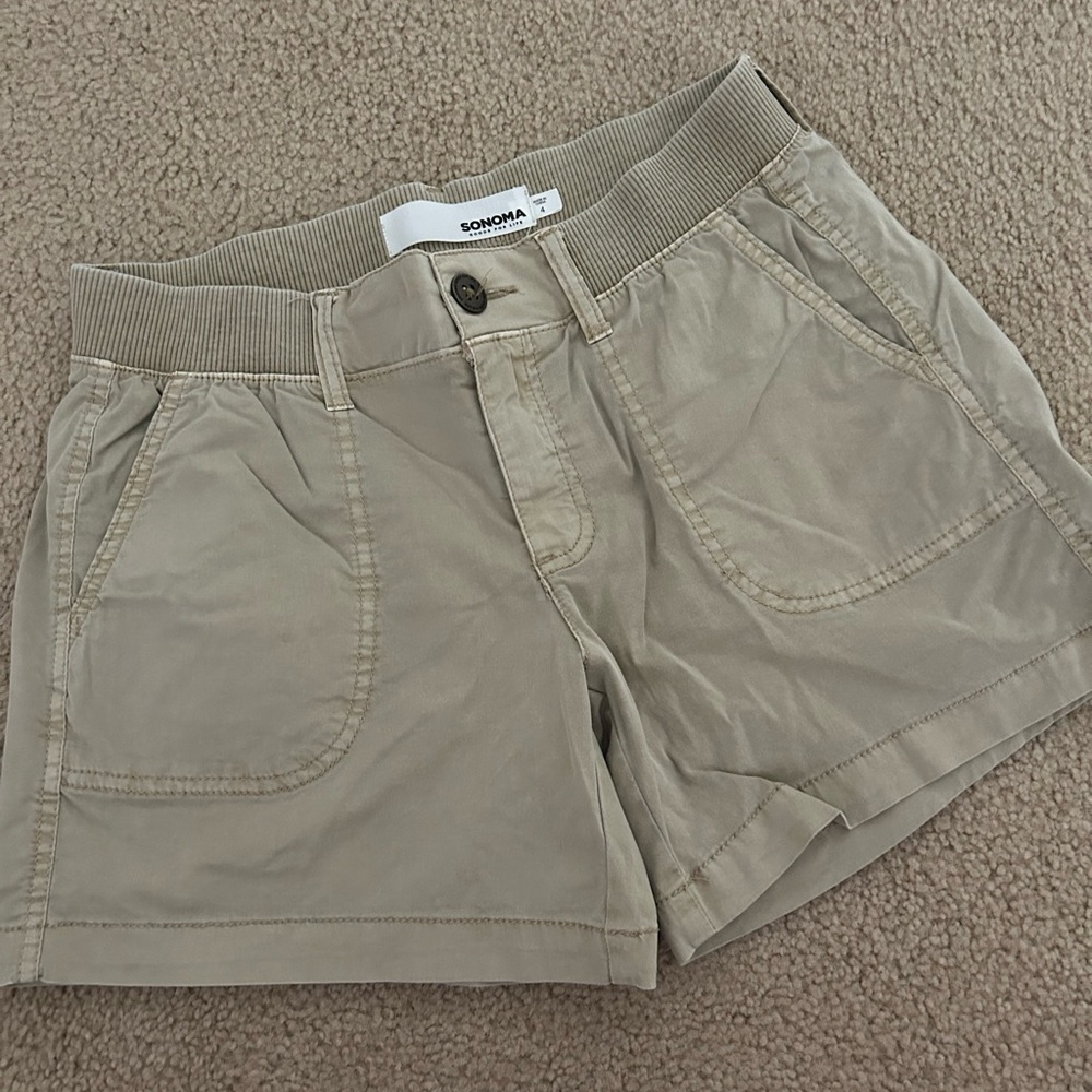 Sonoma Tan Cargo Shorts with Versatile Design
